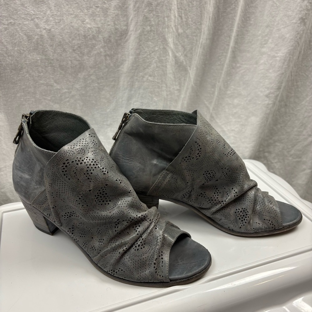Juice Shoes Open Toe Block Heel Bootie 40